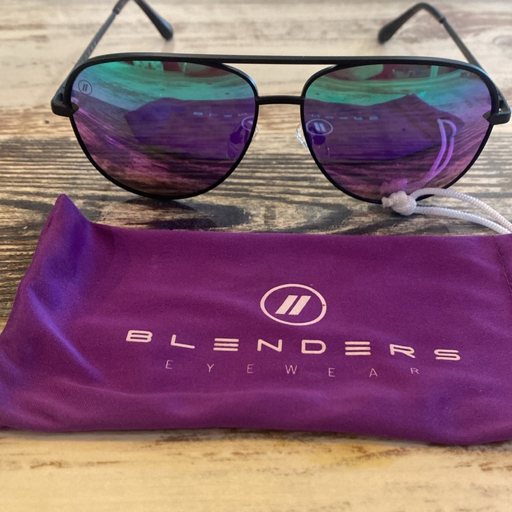 Blenders ‘Flyin’ Pretty’ Sunnies 😎